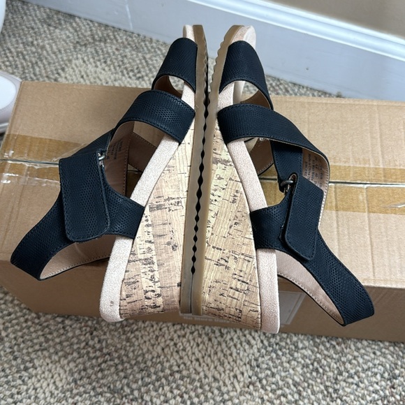 Lifestride • Women's Sincere Wedge Sandal • Blackk/Tan • Size 9M - Picture 6 of 17